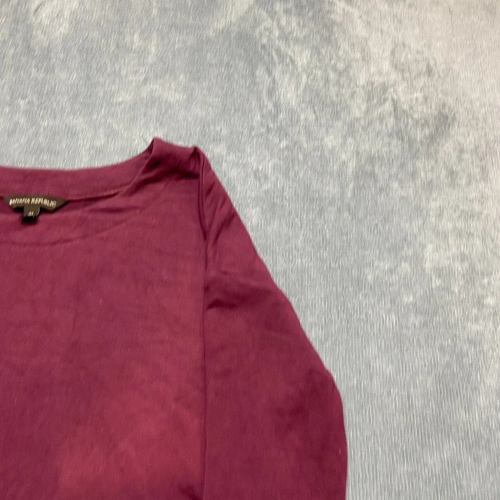 Banana Republic Blank T-Shirt Mens M Burgundy Side Slit Performance Crew Neck